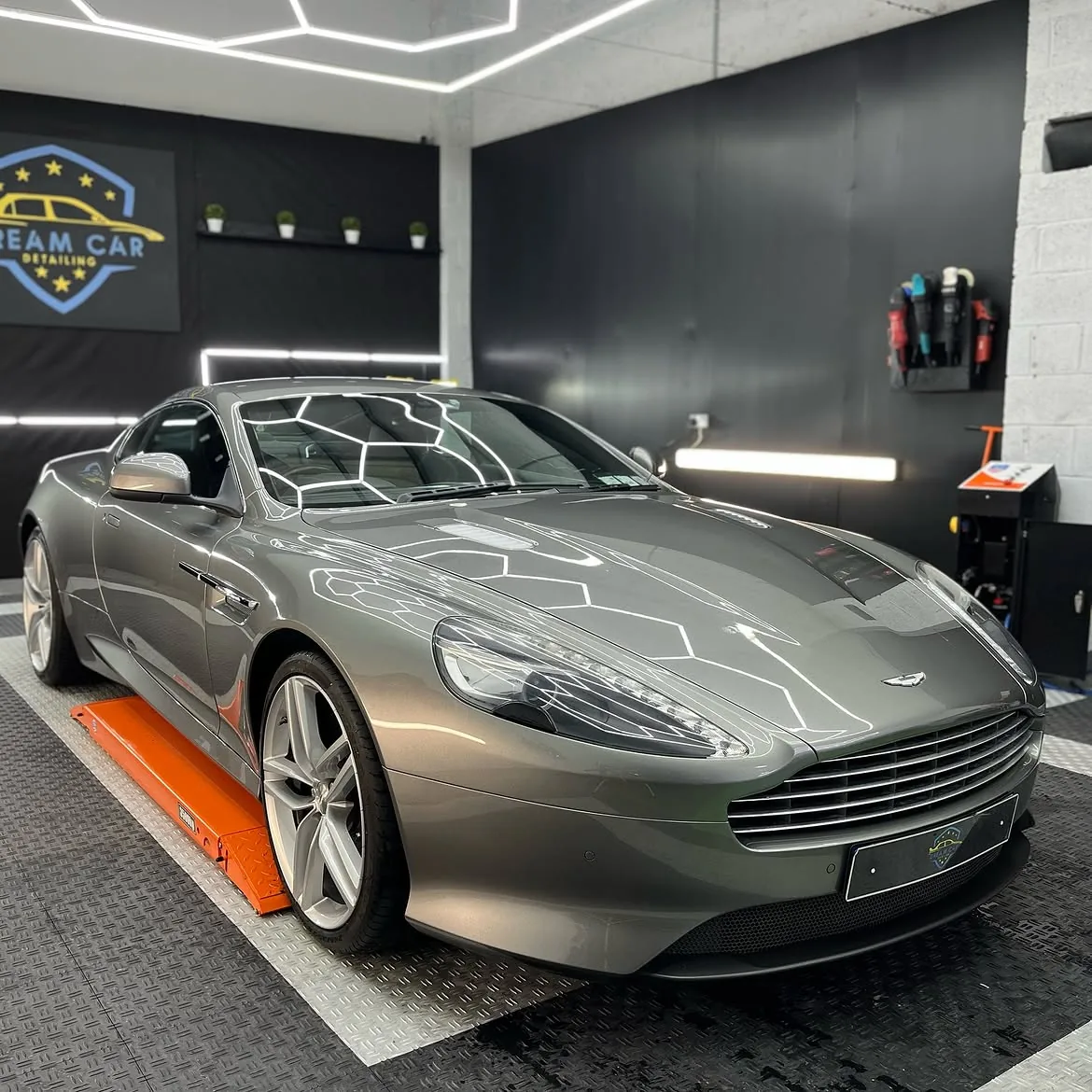 Aston Martin DB9 V12