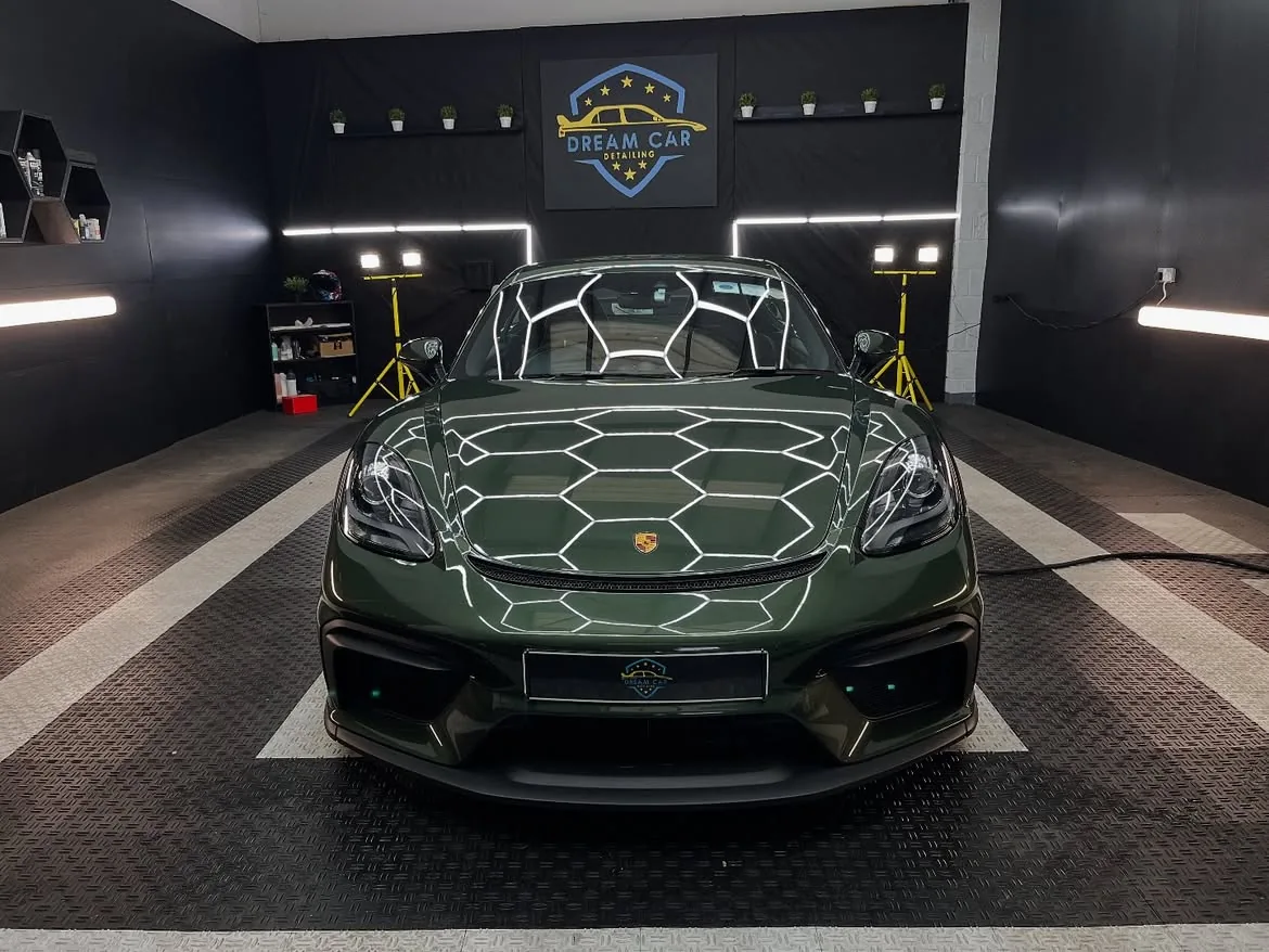 Porsche Cayman GT4